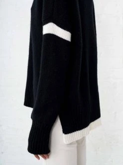 LLC21058_BLACK/CREAM Varsity Sweater