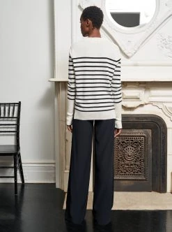 LLC21037_CREAM/BLACK AAA Lean Lines Sweater