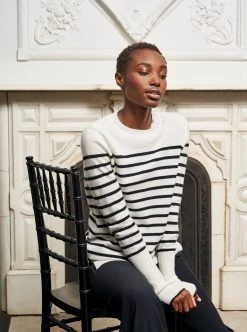 LLC21037_CREAM/BLACK AAA Lean Lines Sweater