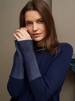 LLC21102_NAVY/CREME AAA Sweater