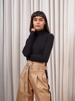 LLC21432_BLACK Danny T Neck Tees