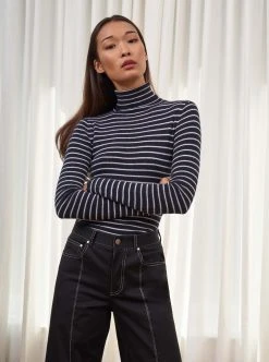 LLC21359_NAVY/CREAM Fine Line Turtleneck