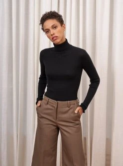 LLC21382_BLACK Fine Line Turtleneck