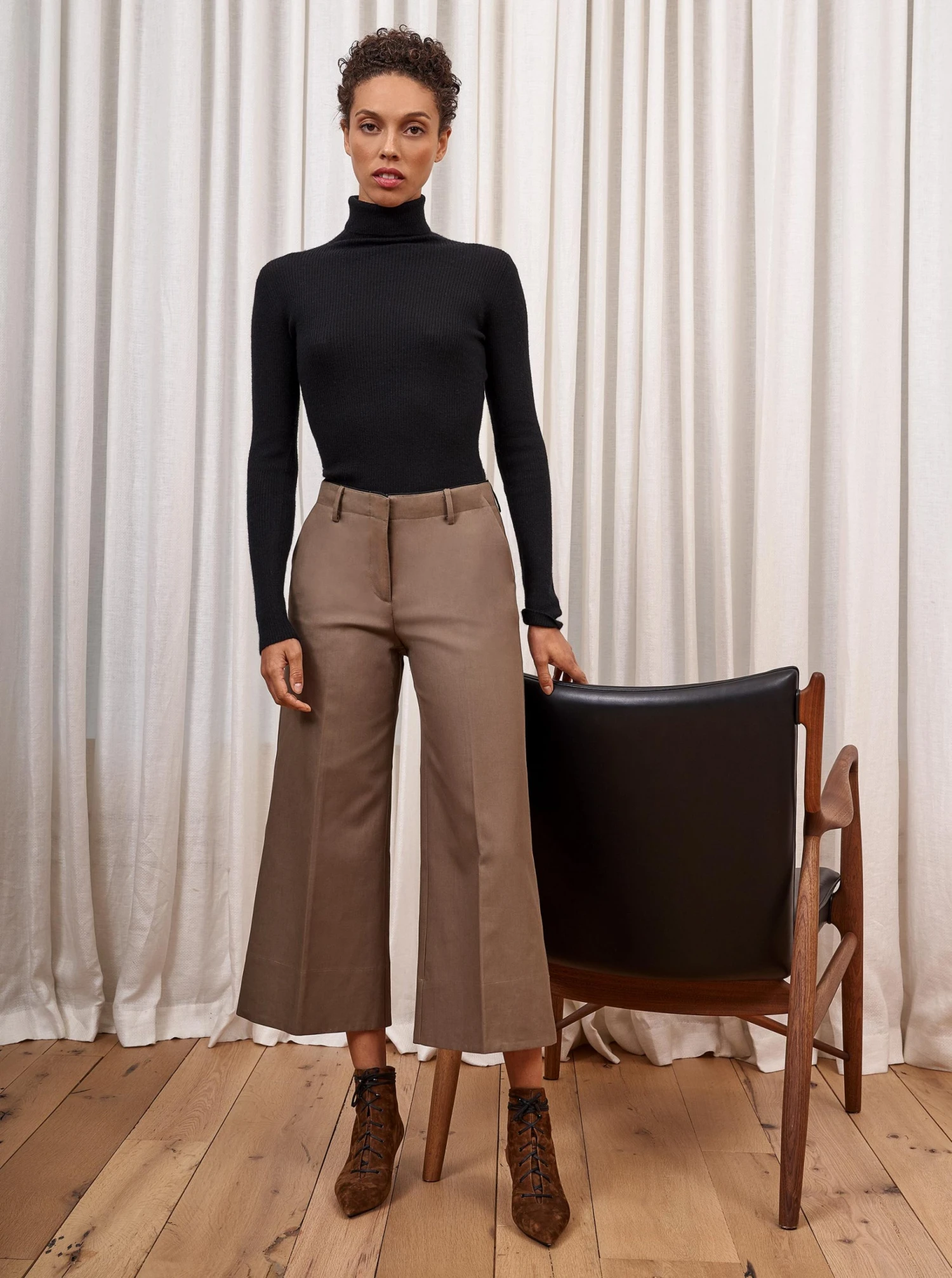 LLC21382_BLACK Fine Line Turtleneck 4 LLC21382_BLACK Fine Line Turtleneck